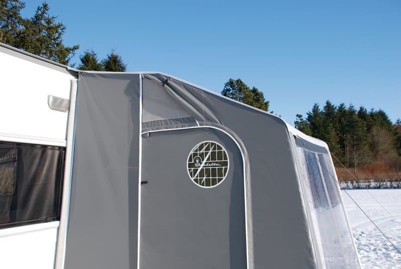 Detail Isabella Winter se speciálním sklonem střechy pro lepší skluz sněhu