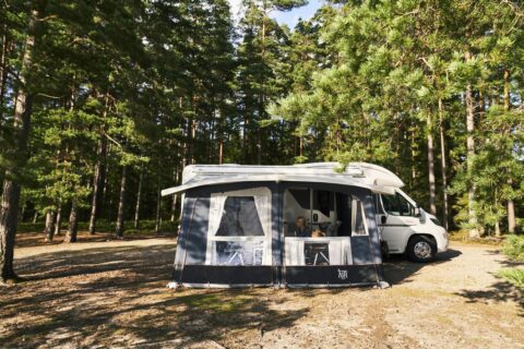 Kvalitní předstan Isabella pro obytné vozy 